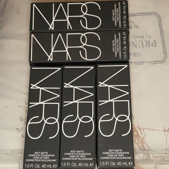 NARS ~Soft Matte Complete Foundation (NWT) - Picture 7 of 12